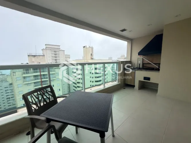 Apartamento reformado com varanda gourmet vista mar nas Pitangueiras, Guarujá