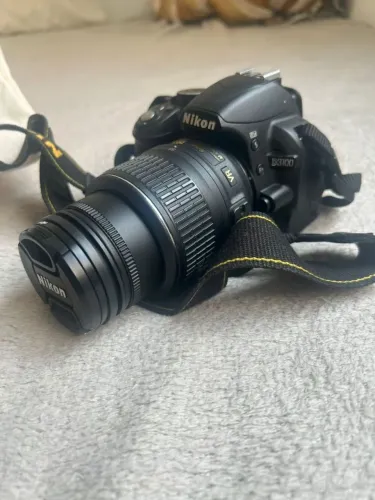 Câmera Nikon D3100 DSLR + Lente VR - Excelente Estado - Pronta para Uso