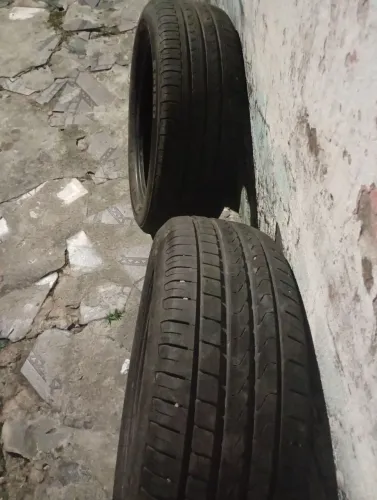 2 pneus aro 16 semi novo.