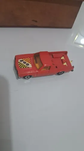 rara miniatura vermelha Matchbox Superfast Holden Pick-Up fabricada pela Lesney em 1977.
