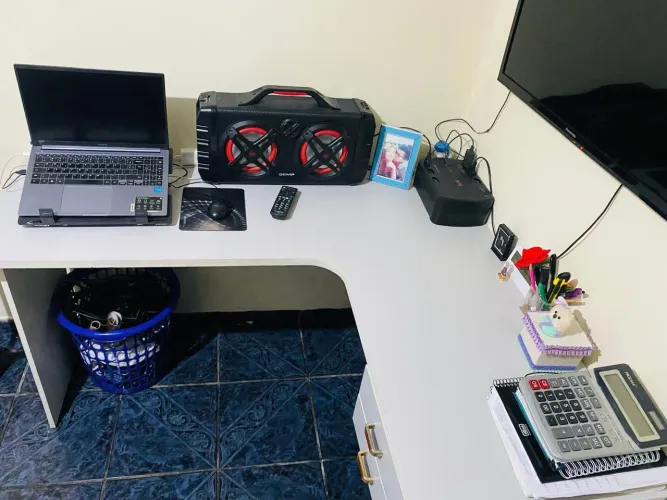 VENDO MESA DE ESCRITÓRIO R$ 700,00