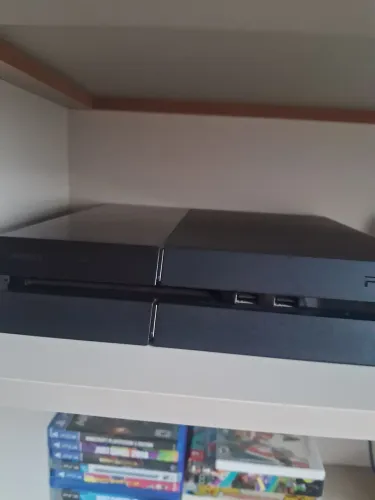PS4 Fat 100% Funcional + 2 Controles um sem luz + 5 Jogos