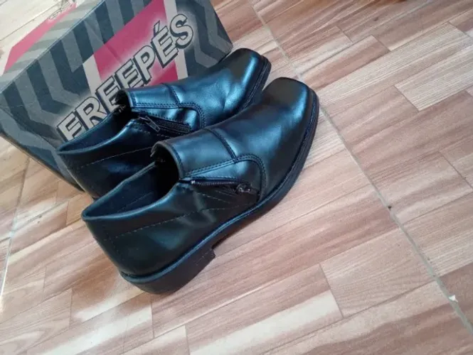 Bota Masculina de Couro Casual Tamanho 40 - Confortável e Estilosa