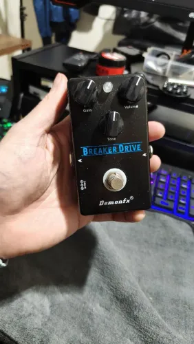 Kit com 8 Pedais de Guitarra (Drive, Distorção, Delay, Modulações e Utilitários)