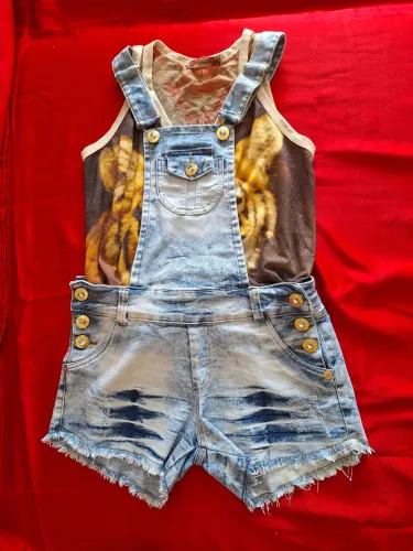 Jardineira Jeans