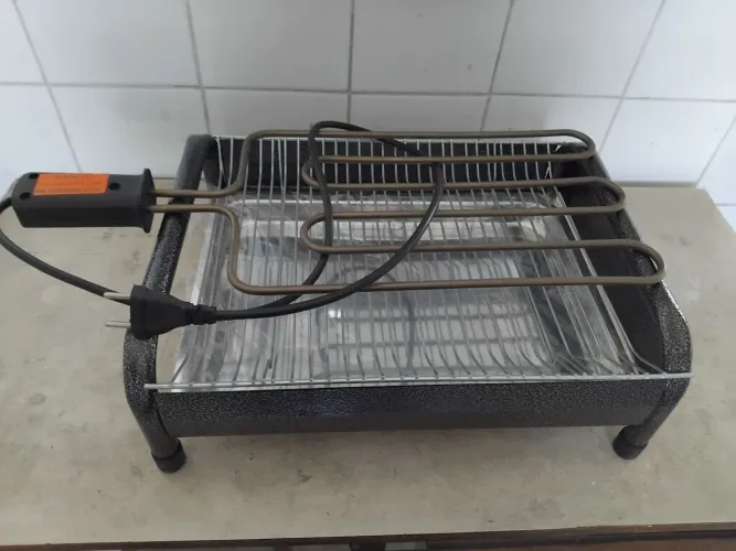 Churrasqueira Elétrica nova, na caixa, Grande. 220 V