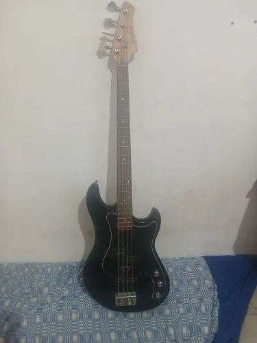 Baixo eletrico Strinberg