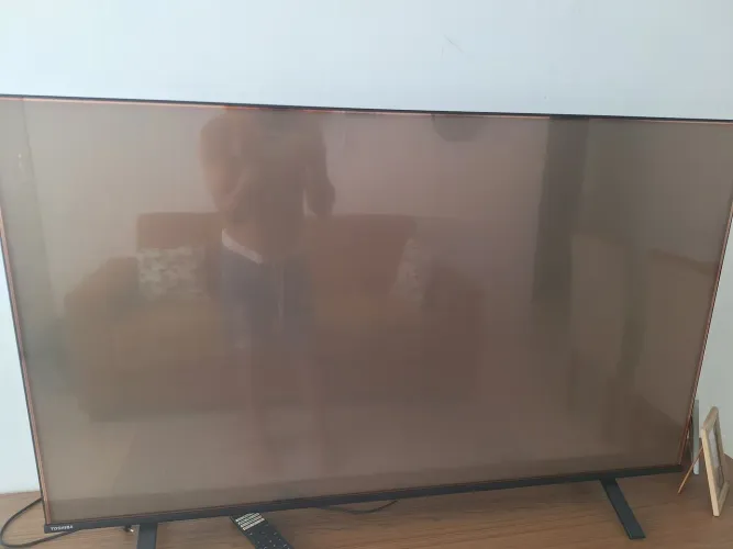 Vende-se uma TV toshiba 55 pra retirada de peças quebrou a tela