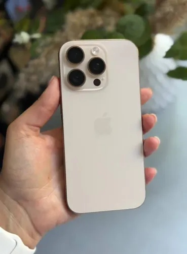iPhone 16 Pro Titânio Desert 256 GB 6 meses de garantia