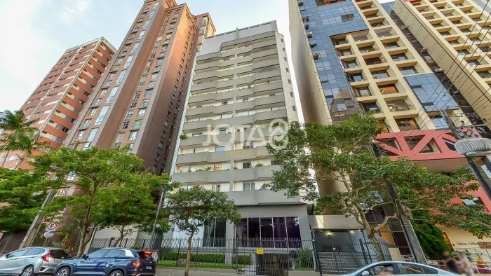 EXCLUSIVIDADE E ESPAÇO NO CORAÇÃO DO BATEL Exclusividade e Espaço No Coração do Batel