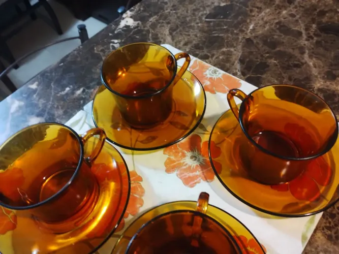 Conjunto antigo de 4 xícaras duralex com pires