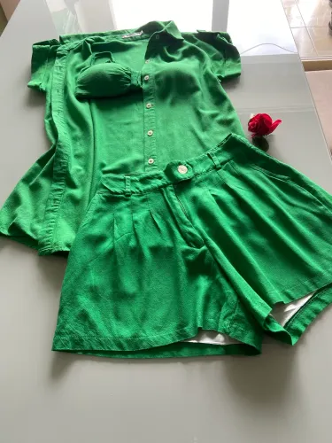 Conjunto 3 peças, short, camisa e top