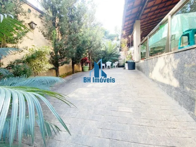 Casa à venda com 5 quartos, 220m² de área construída em lote de 460m²  Bairro Álvaro Camar