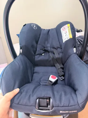 Bebê conforto da Maxi Cosi com base para carro