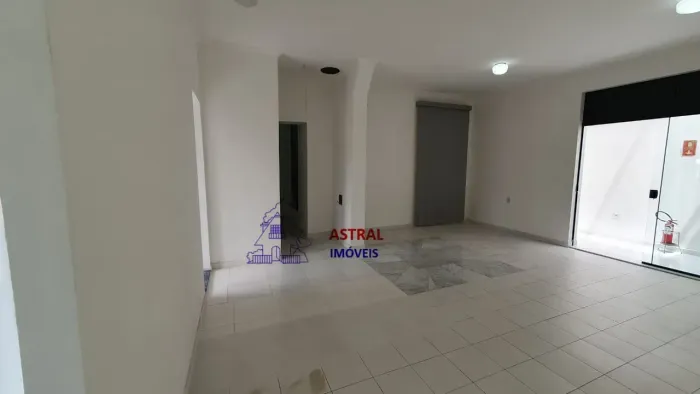 Sala comercial tem 70 metros quadrados em Jardim São Dimas - São José dos Campos - SP.