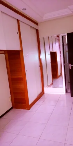 Aluga apartamento Condominio Planetarium Terra, 2/4 sendo 1 suite com armário