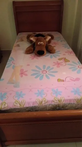 Cama solteiro de madeira