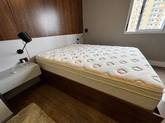 COLCHÃO SIMMONS TAMANHO QUEEN. 1,98 X 1,58 X 32- SOMENTE 1 ANO DE USO, EXCELENTE ESTADO