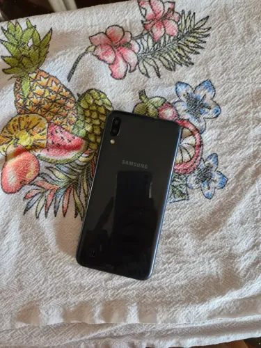 Sansung M10 em boas condições de uso