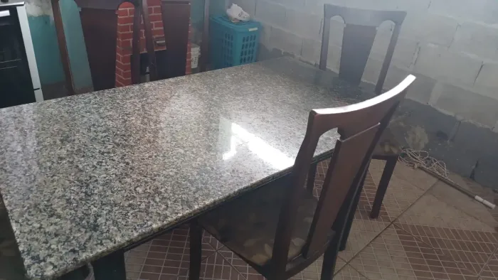 Mesa com 6 cadeiras