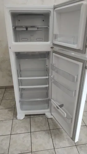 Geladeira semi nova