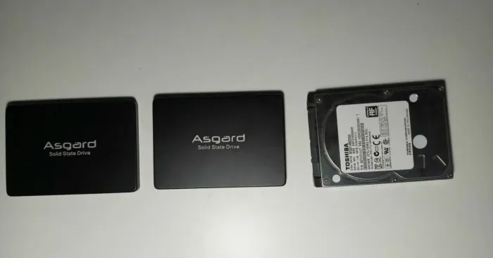 Vendo ssds e hd 500gb cada
