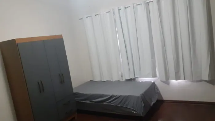 Alugo quarto individual para rapaz 