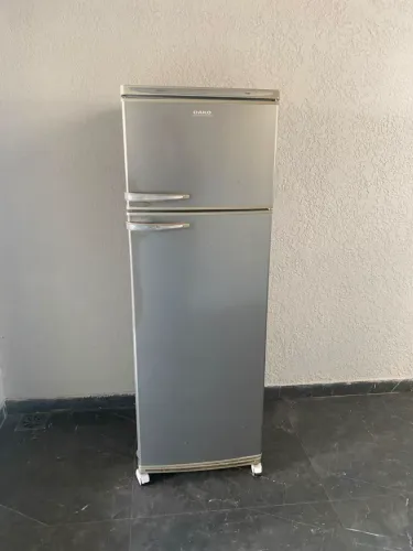 Geladeira DAKO 380 litros em bom estado
