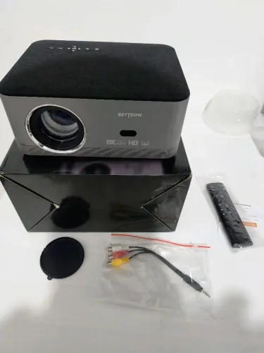 Projetor Bettdow AC1041 Full HD / Com Tela Projeção