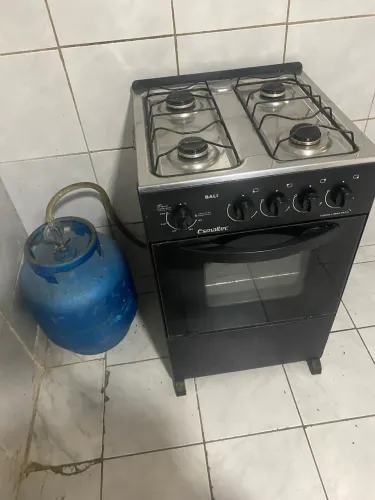 Fogão e gás cheio 