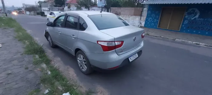 Fiat Grand Siena Essence Dual. 1.6 Flex 16V 2014