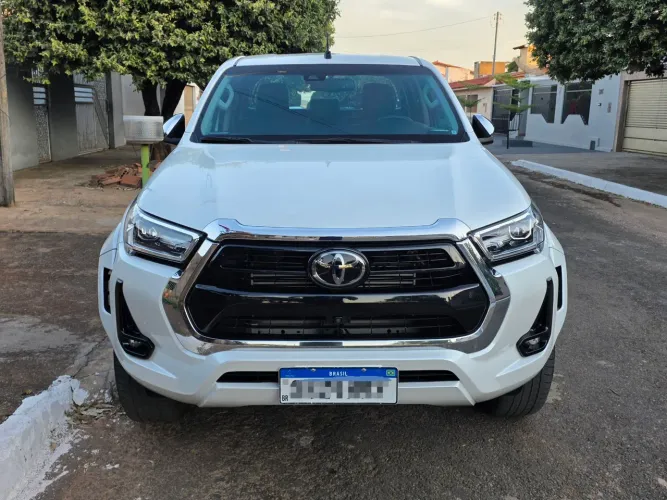 Toyota Hilux CD SRX Plus 4X4 2.8 TDI Die. Aut. 2024