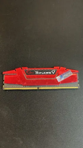 Memoria G.Skill Ripjaws V 8GB DDR4 2400MHz Vermelha, F4-2400C15D-16GVR