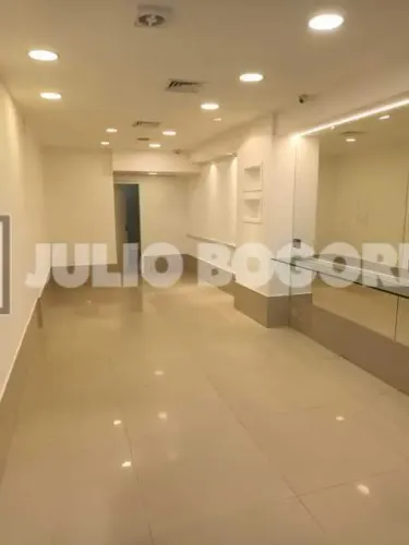 Ipanema - Quadrilátero - Galeria de luxo - Maravilhosa loja - Toda piso porcelanato - Refo