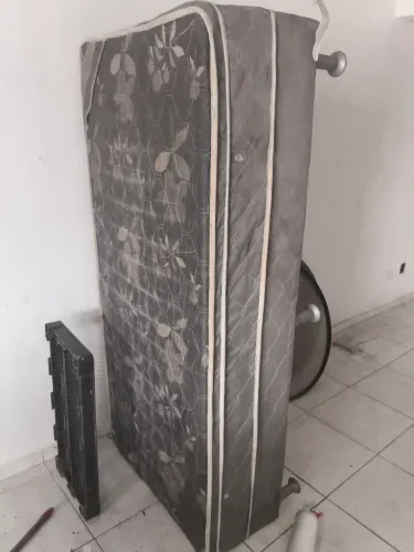 Cama box solteiro.