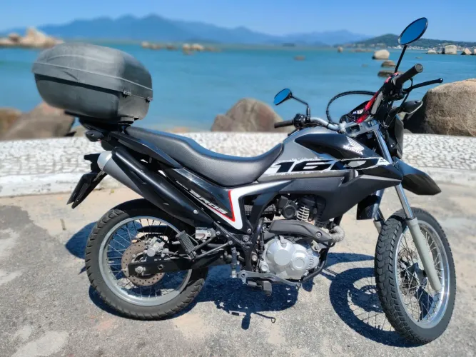 Vendo Honda Bross, segundo dono, com apenas 17 mil km.