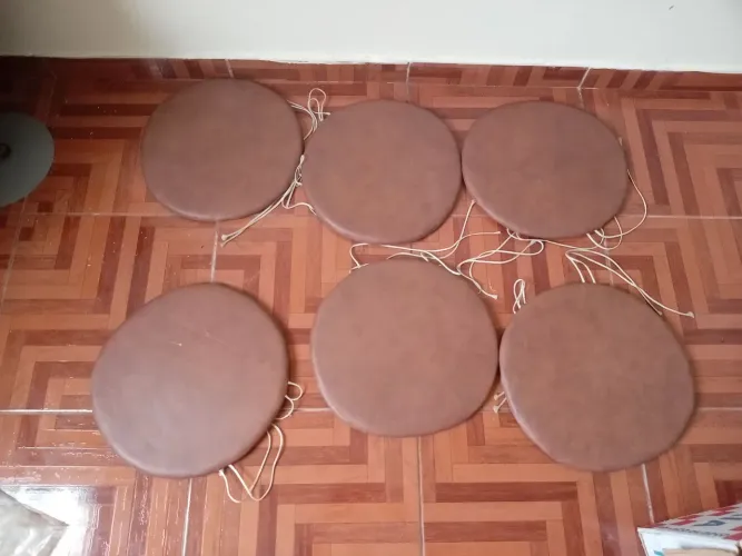 Seis estofados para cadeiras