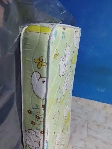 Vende-se colchão e berço 