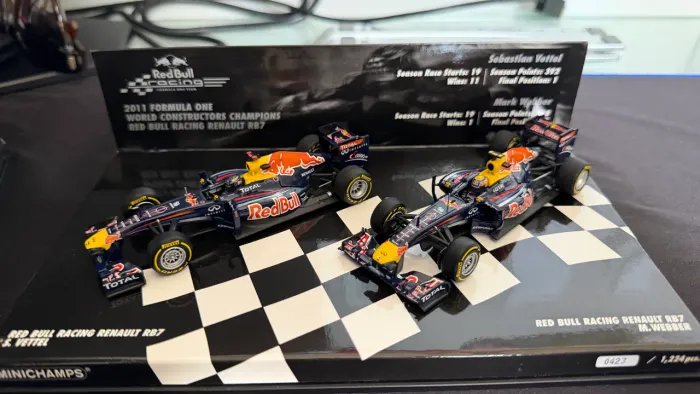 Miniatura Minichamps - RB7 Campeão do mundo 