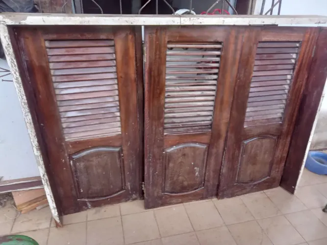 Vende se uma janela de 3 folhas madeira pau darco