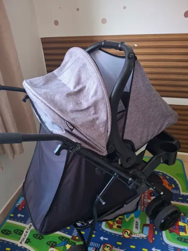 Vendo carrinho de bebê + bebê conforto.