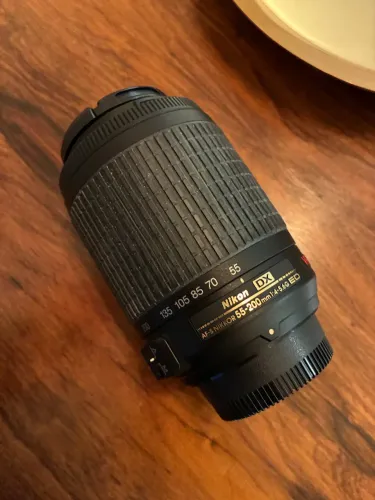 Lente Nikon AF-S DX NIKKOR 55-200mm f/4-5.6G ED VR PRATICAMENTE NOVA!