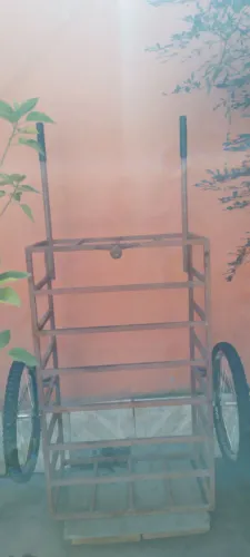 Carrinho de Metalon 1,16 comprimento cm largura semi- novo rodas originais- 300,00