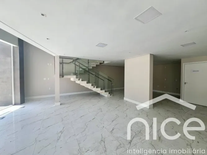 Sala Comercial Térrea para Locação, 144,15m² privativos com mezanino, 1 vaga de garagem, B