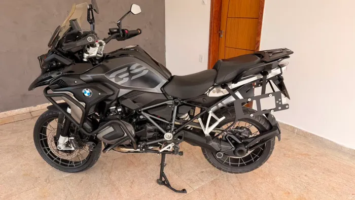 Moto super conservada,sem detalhes