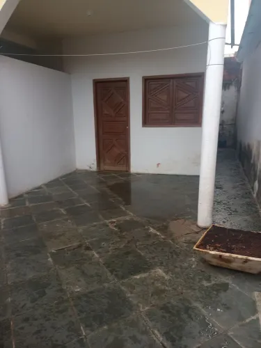 Aluga-se casa