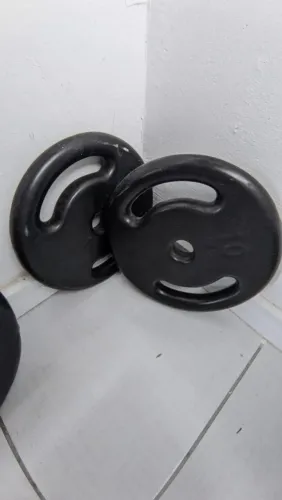 Halteres e anilhas para musculação