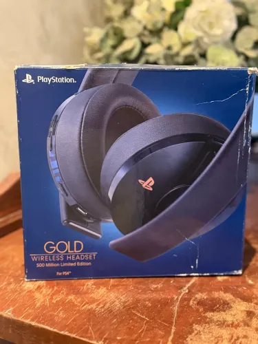 Headset PlayStation Gold Wireless Edição 500 Million
