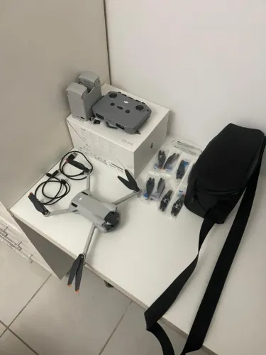 DJI Mini 3 (Fly More Combo) - Estado de Novo / Menos de 10 Ciclos