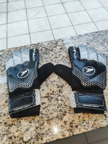 Luva de goleiro 